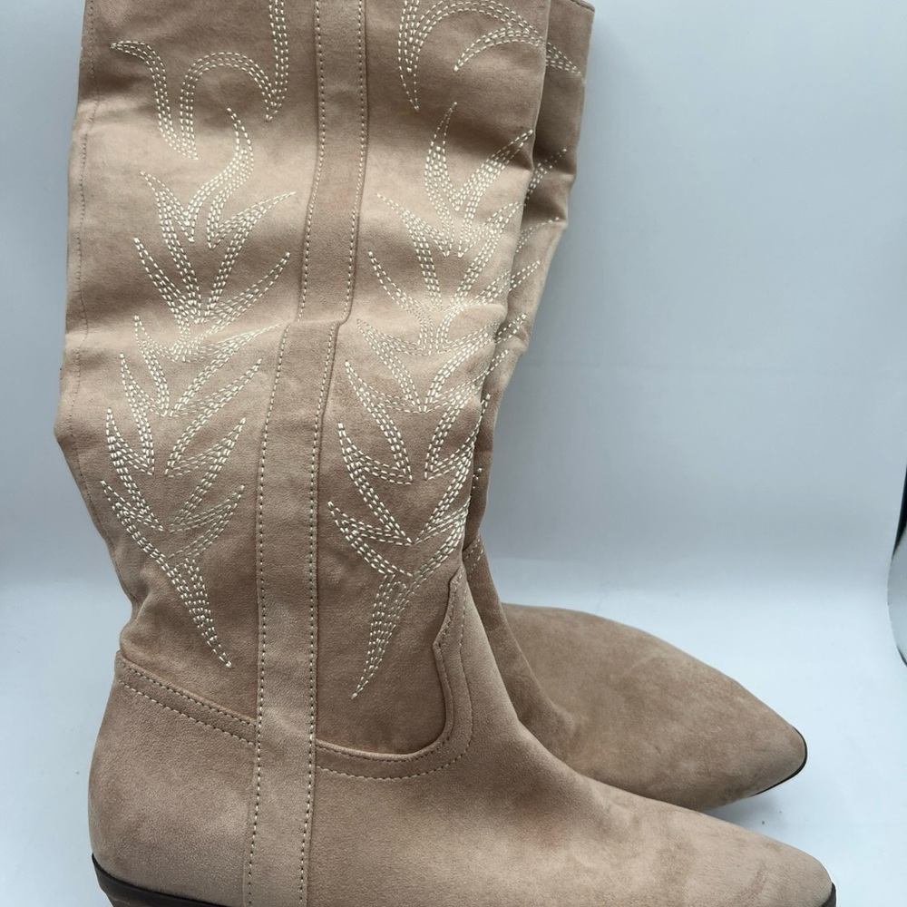 Women's “Universal Thread” Faux Suede Tan Calf Western Boot Size 6.5 Brand New